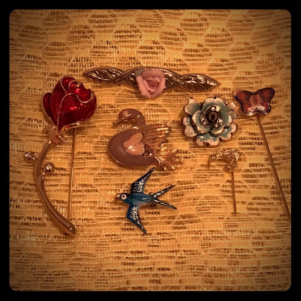 Vintage brooch lot